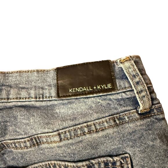 Kendall + Kylie Light Denim The Icon Booty Shorts 9/29 Women Trendy Slimming - Picture 3 of 5